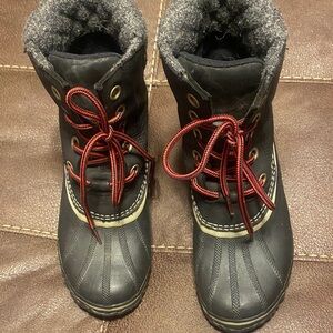 Sorel women’s size 9 Black and Red Snow Boots